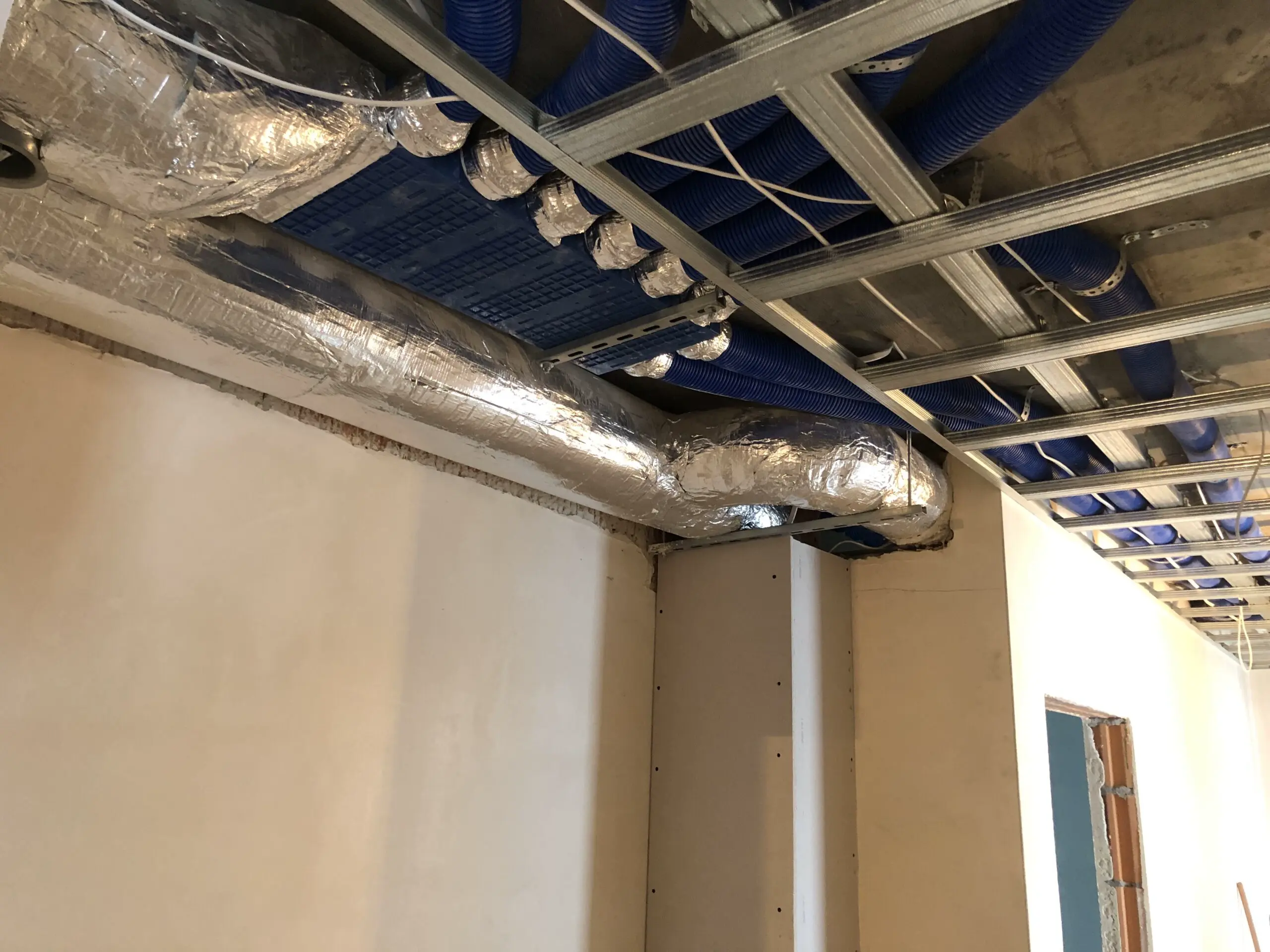 Rekuperacja Ventikon Gliwice Kanały SPIRO i system Ventiflex PLUS w zabudowie nad sufitem